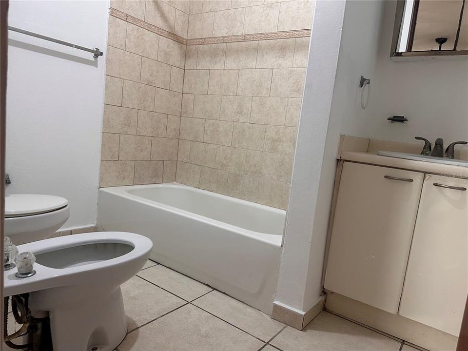 Active With Contract: $200,000 (3 beds, 2 baths, 1051 Square Feet)