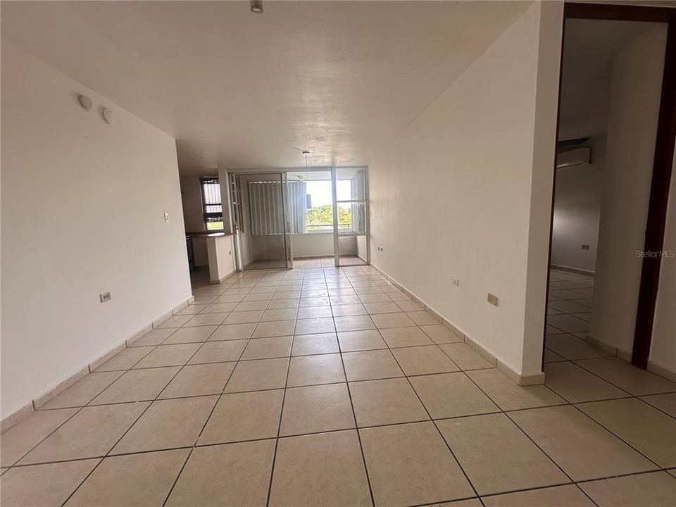 Active With Contract: $200,000 (3 beds, 2 baths, 1051 Square Feet)