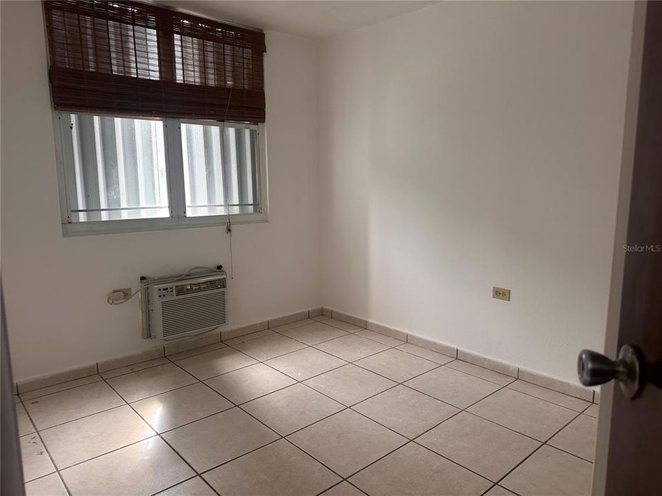 Active With Contract: $200,000 (3 beds, 2 baths, 1051 Square Feet)