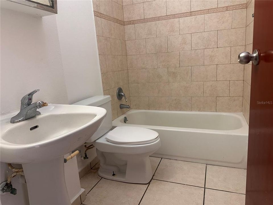 Active With Contract: $200,000 (3 beds, 2 baths, 1051 Square Feet)