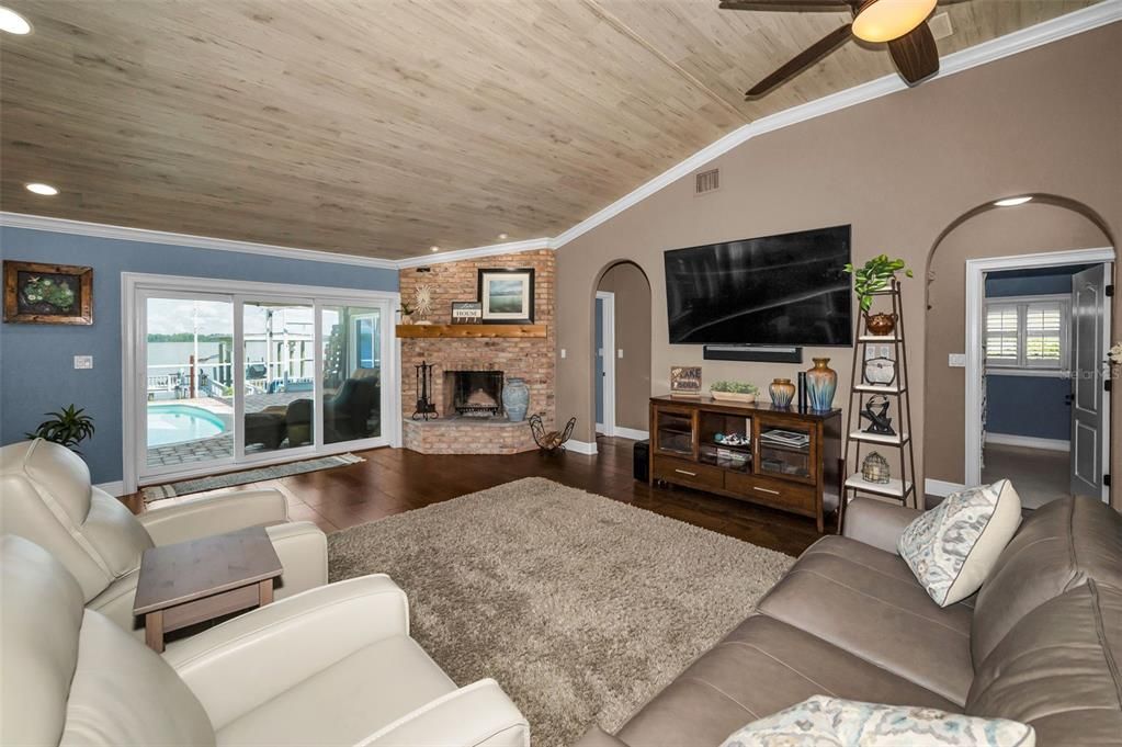 For Sale: $915,000 (3 beds, 3 baths, 2688 Square Feet)