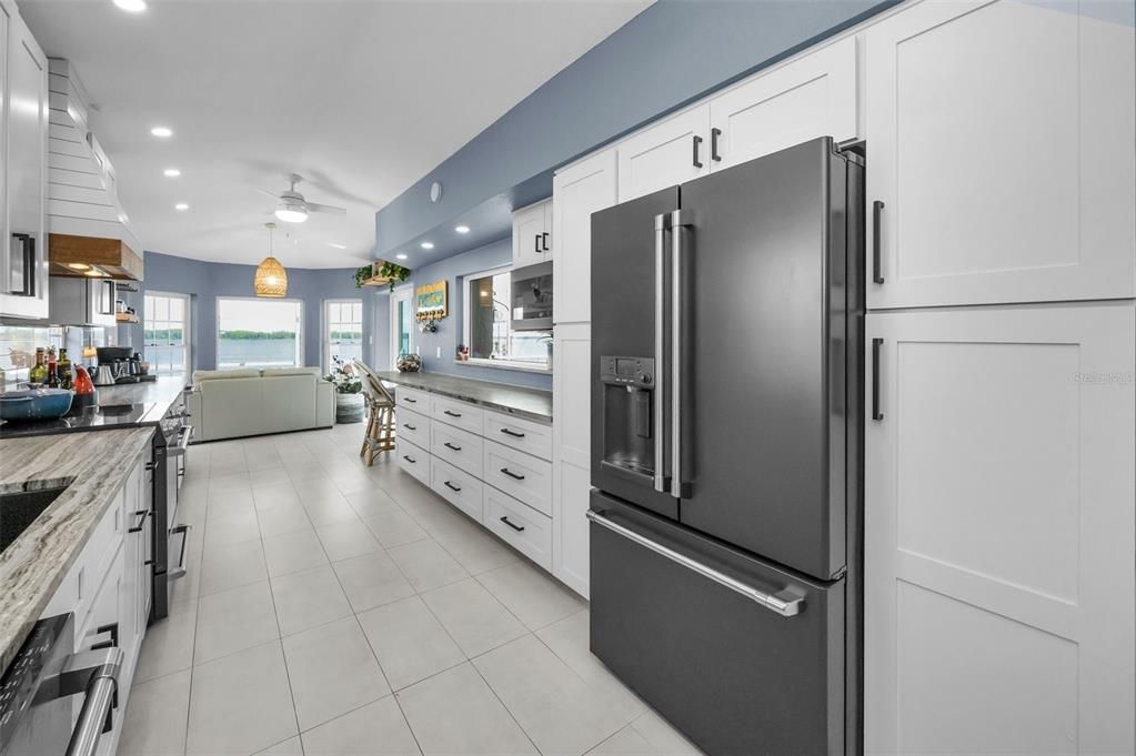 For Sale: $915,000 (3 beds, 3 baths, 2688 Square Feet)