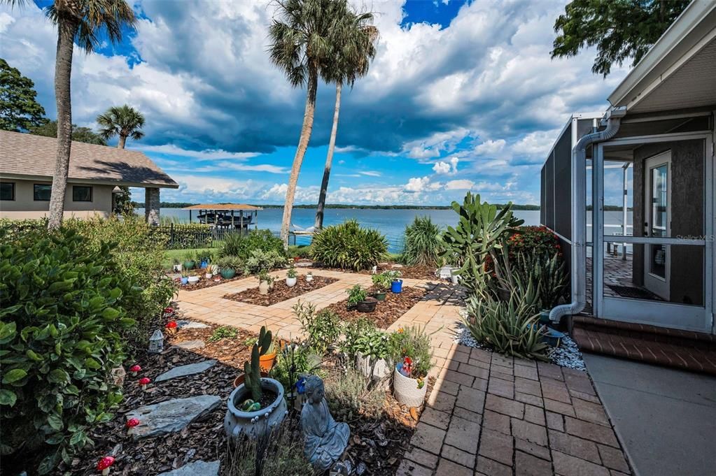 For Sale: $915,000 (3 beds, 3 baths, 2688 Square Feet)