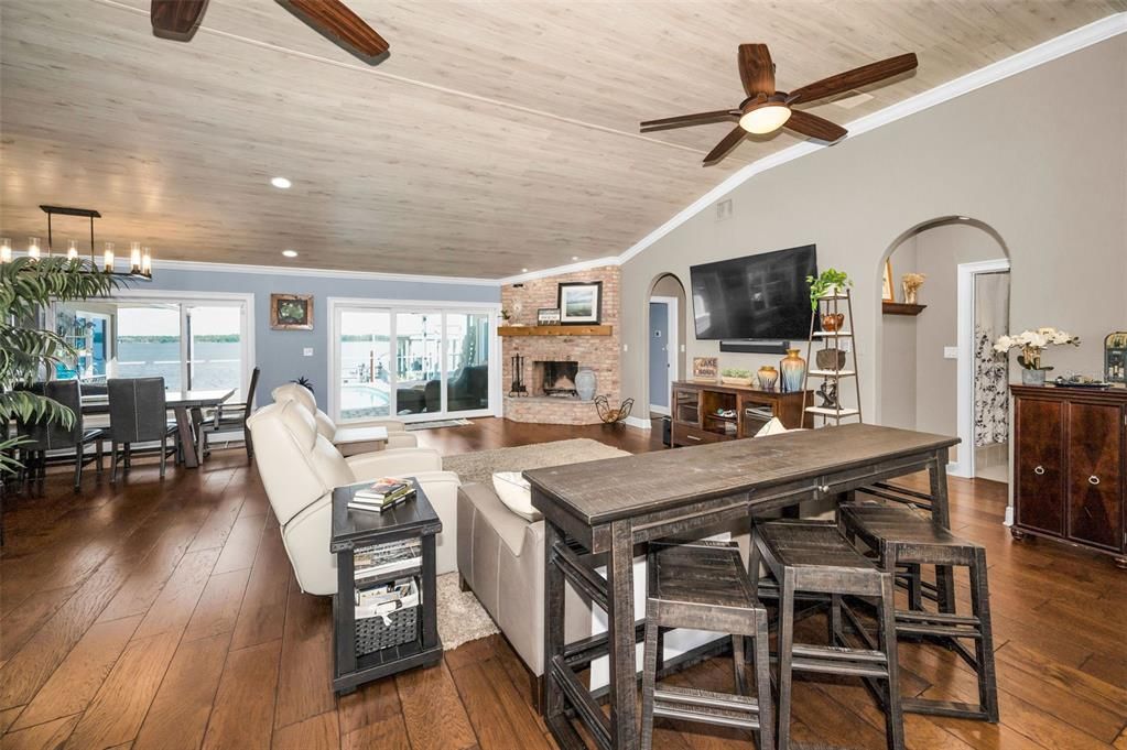 For Sale: $915,000 (3 beds, 3 baths, 2688 Square Feet)