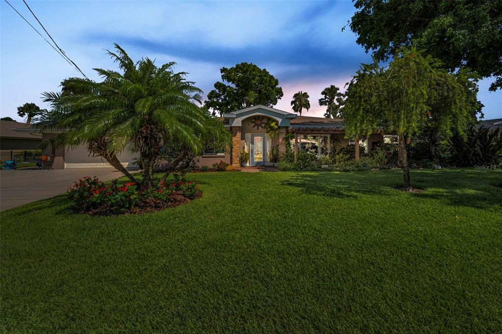 For Sale: $915,000 (3 beds, 3 baths, 2688 Square Feet)