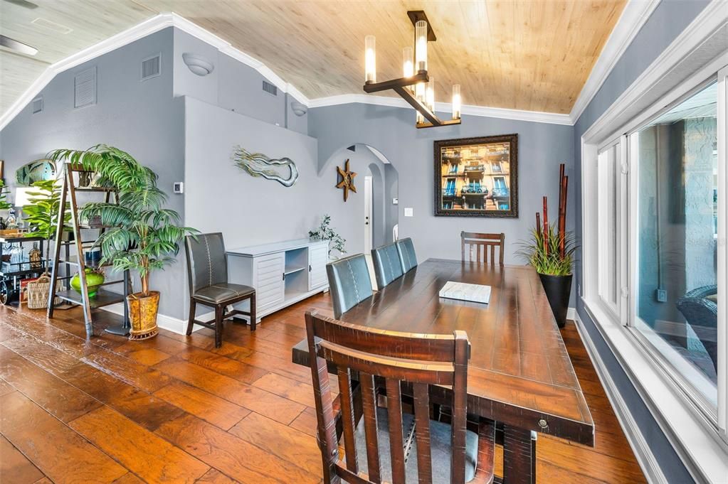 For Sale: $915,000 (3 beds, 3 baths, 2688 Square Feet)