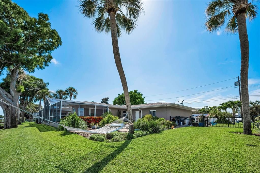 For Sale: $915,000 (3 beds, 3 baths, 2688 Square Feet)