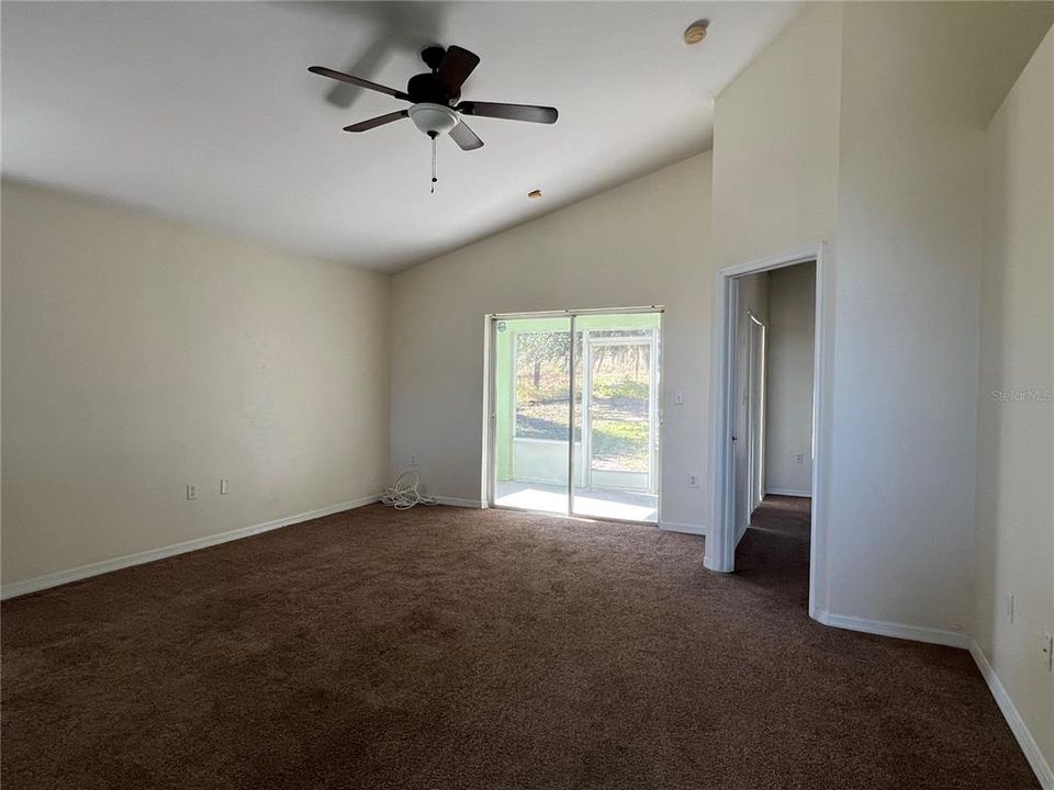 合同活跃: $265,000 (3 贝兹, 2 浴室, 1353 平方英尺)