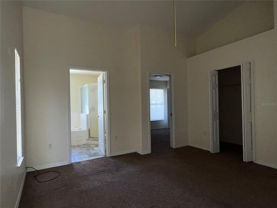 合同活跃: $265,000 (3 贝兹, 2 浴室, 1353 平方英尺)