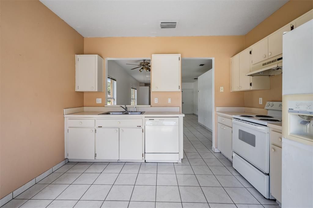 For Sale: $335,000 (3 beds, 2 baths, 1254 Square Feet)