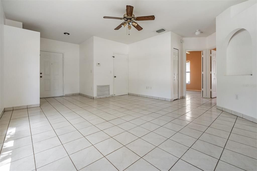 For Sale: $335,000 (3 beds, 2 baths, 1254 Square Feet)