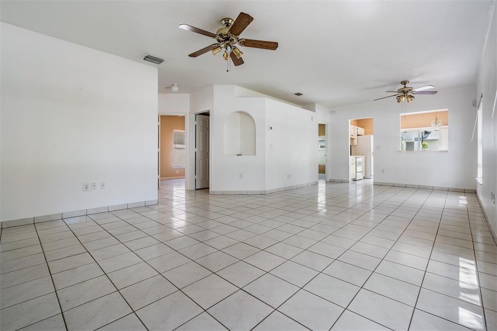 For Sale: $335,000 (3 beds, 2 baths, 1254 Square Feet)