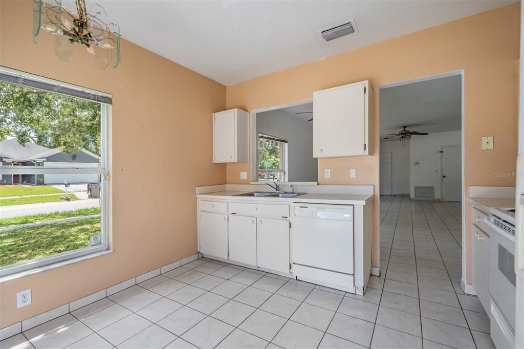 For Sale: $335,000 (3 beds, 2 baths, 1254 Square Feet)
