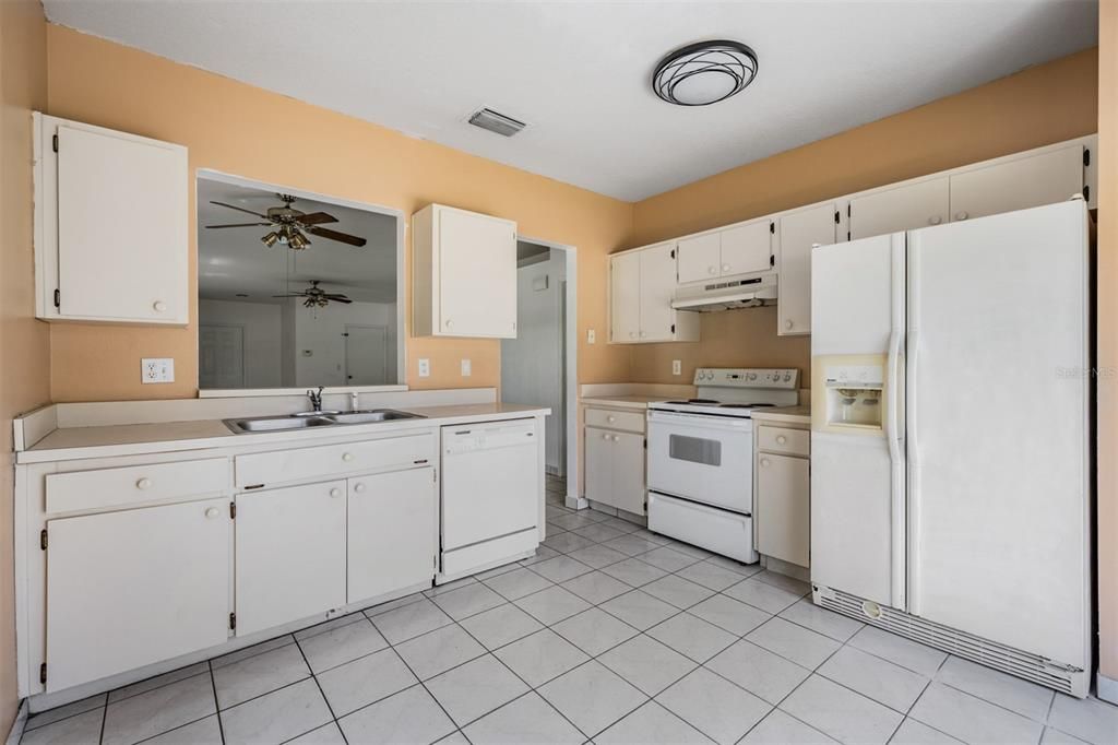 For Sale: $335,000 (3 beds, 2 baths, 1254 Square Feet)