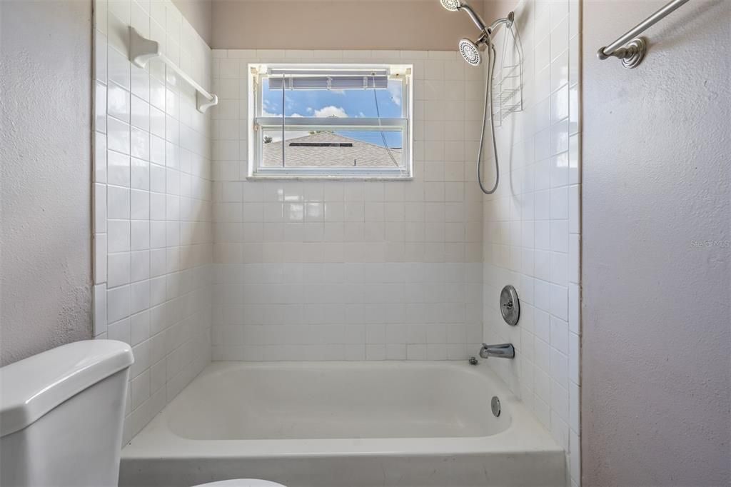 For Sale: $335,000 (3 beds, 2 baths, 1254 Square Feet)