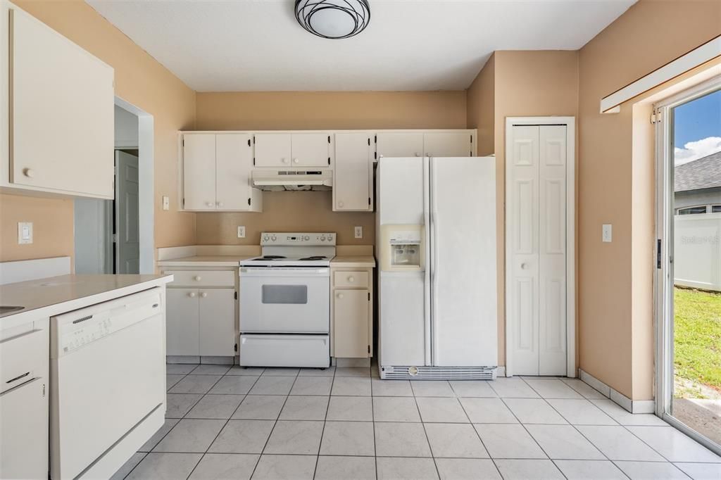 For Sale: $335,000 (3 beds, 2 baths, 1254 Square Feet)