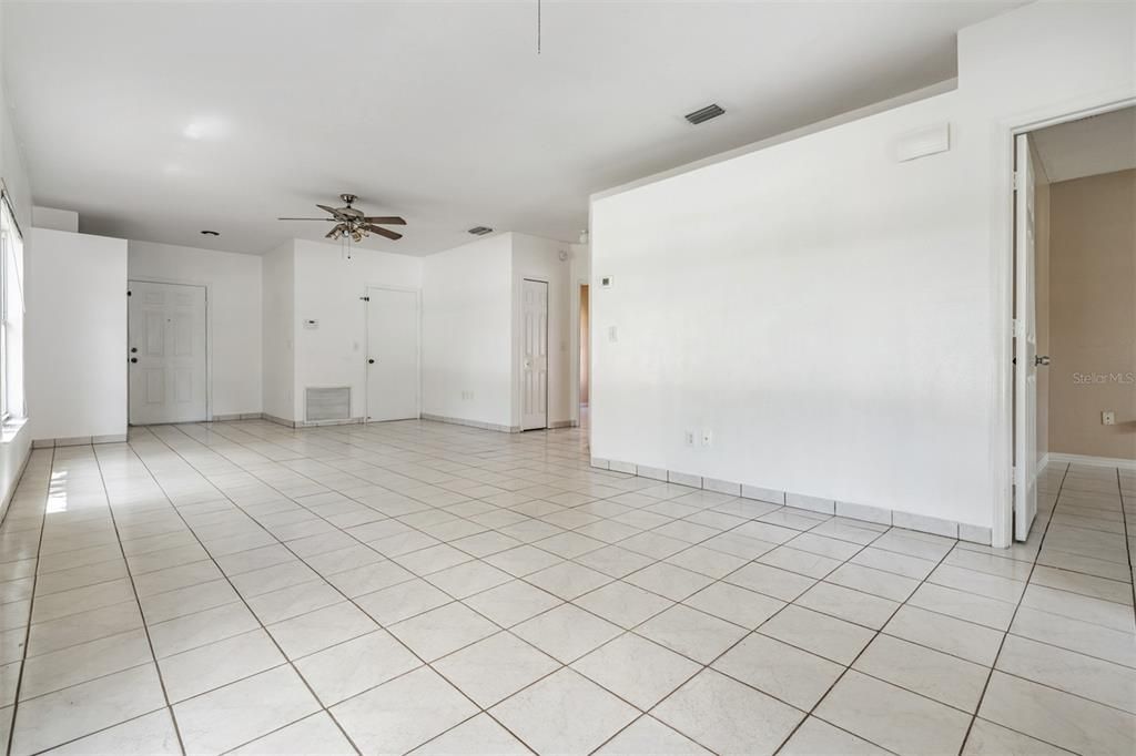 For Sale: $335,000 (3 beds, 2 baths, 1254 Square Feet)