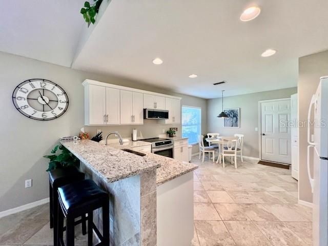 В аренду: $4,700 (2 спален, 2 ванн, 1438 Квадратных фут)