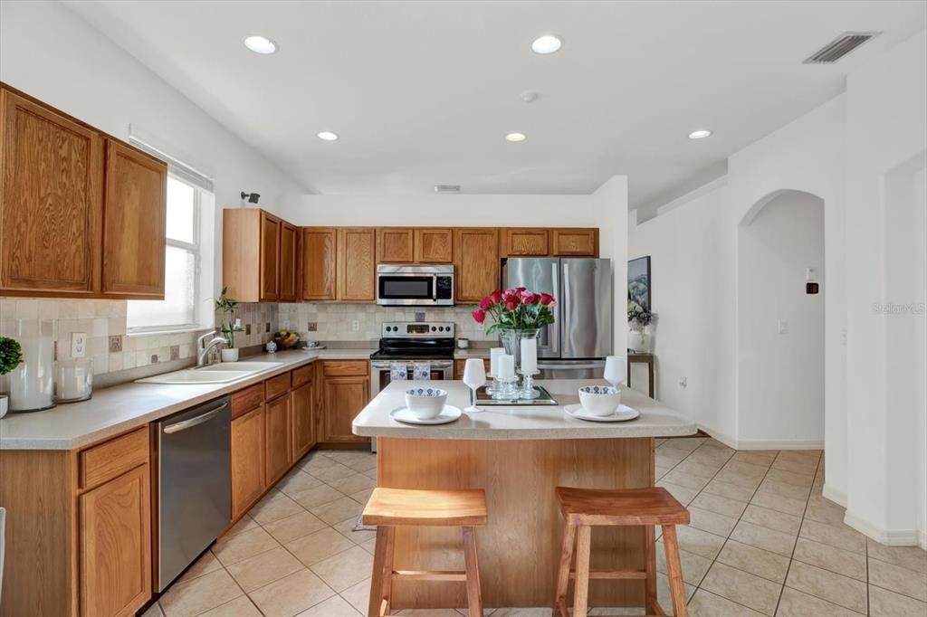 Active With Contract: $459,000 (3 beds, 2 baths, 2035 Square Feet)