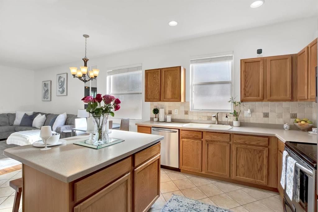 Active With Contract: $459,000 (3 beds, 2 baths, 2035 Square Feet)