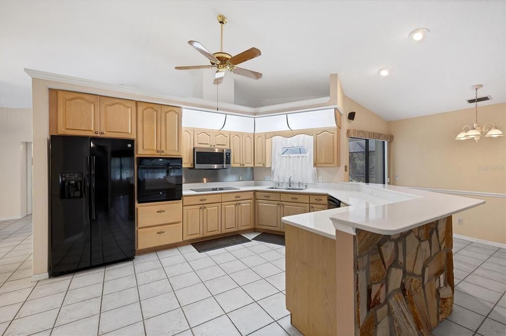 На продажу: $724,900 (3 спален, 2 ванн, 2011 Квадратных фут)