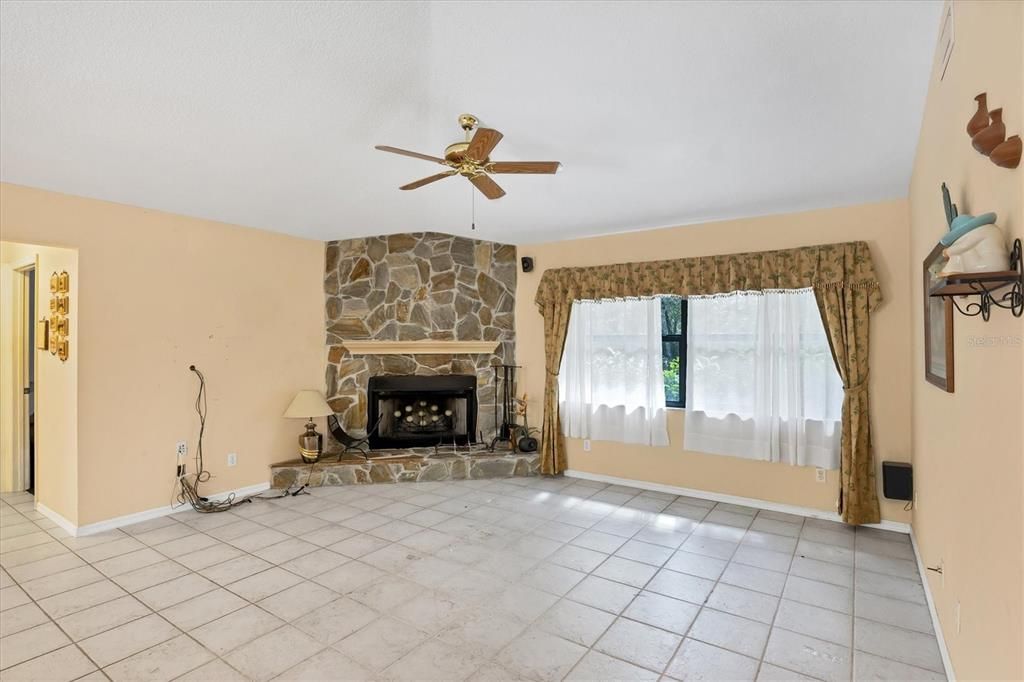 На продажу: $724,900 (3 спален, 2 ванн, 2011 Квадратных фут)