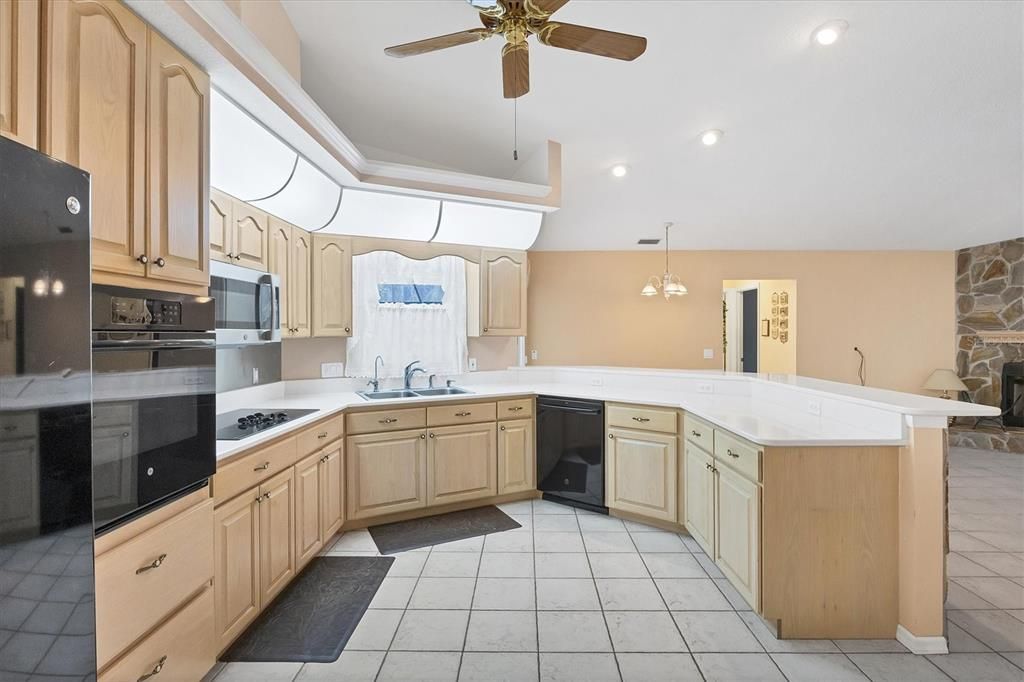 На продажу: $724,900 (3 спален, 2 ванн, 2011 Квадратных фут)