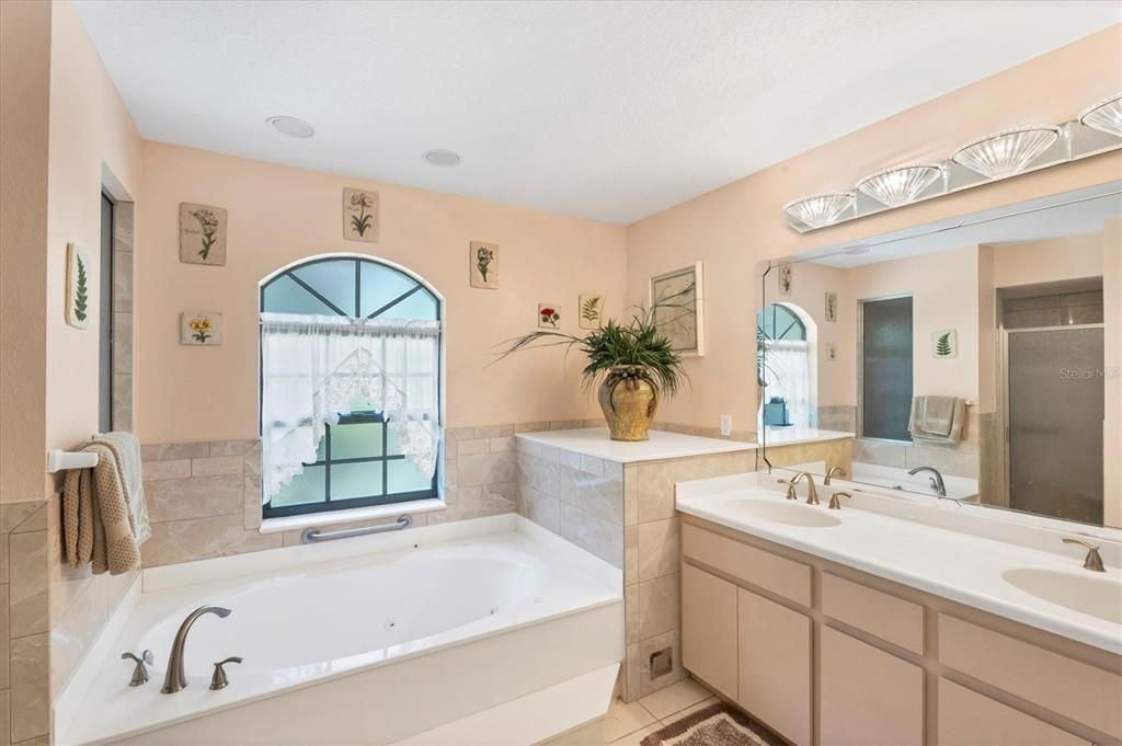 На продажу: $724,900 (3 спален, 2 ванн, 2011 Квадратных фут)