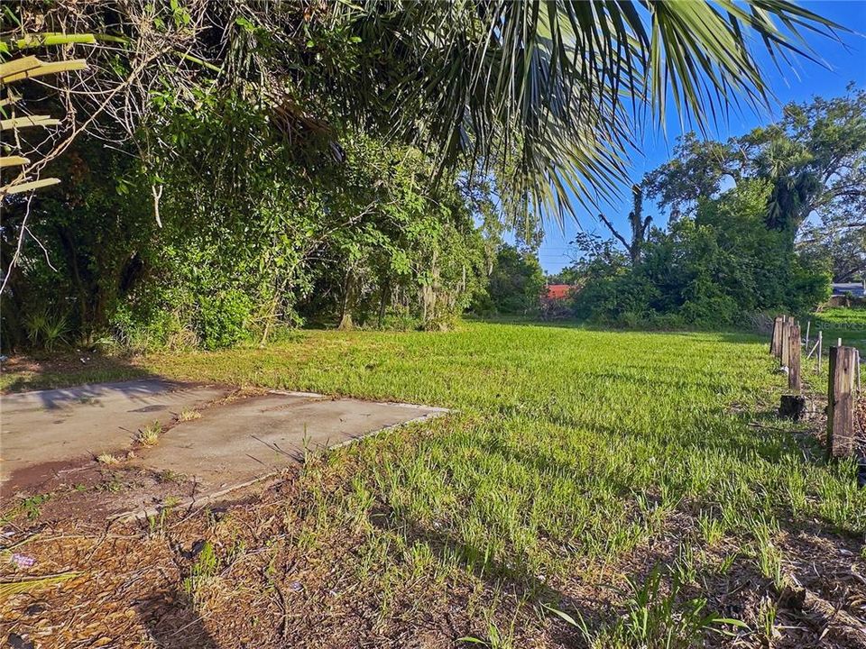 待售: $149,900 (0.40 acres)