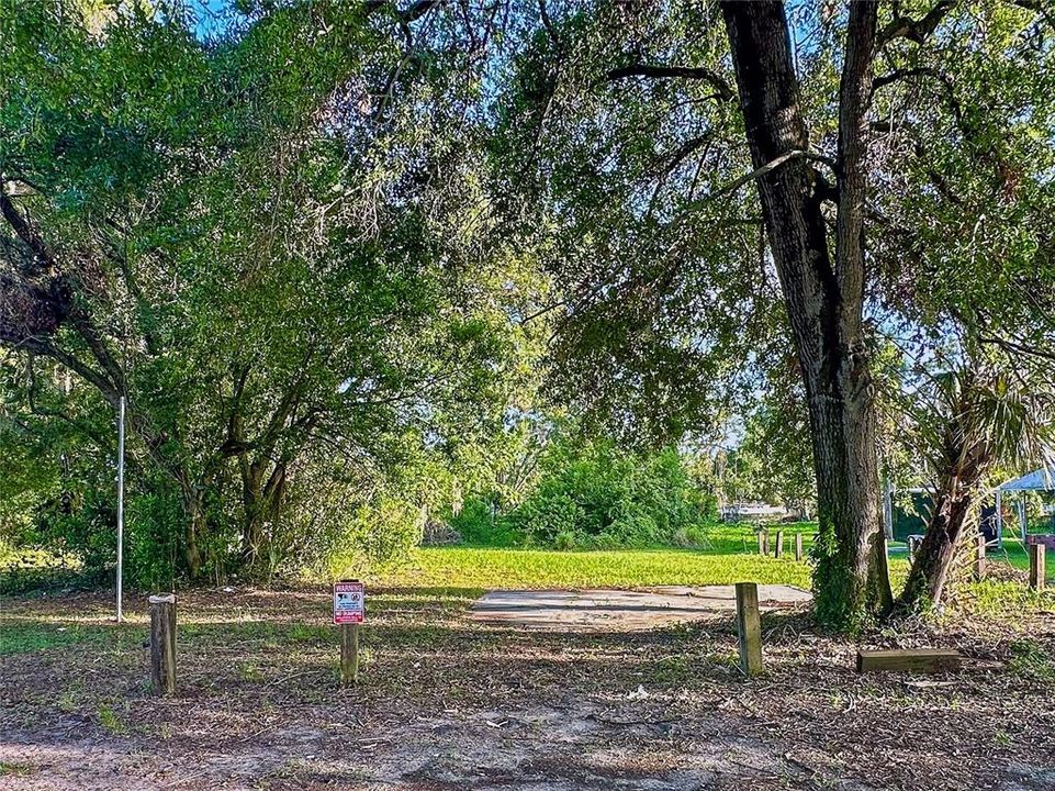 待售: $149,900 (0.40 acres)