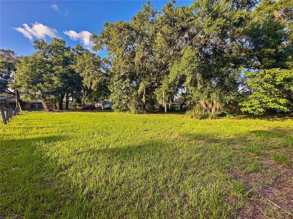 待售: $149,900 (0.40 acres)