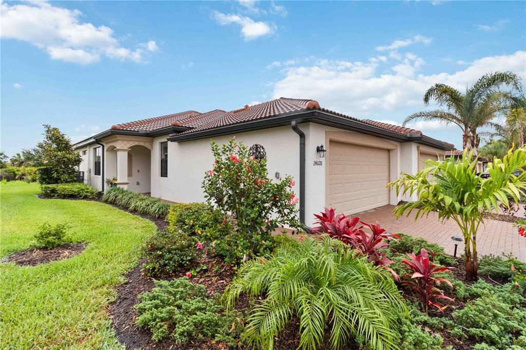 出租: $6,000 (2 贝兹, 2 浴室, 1568 平方英尺)