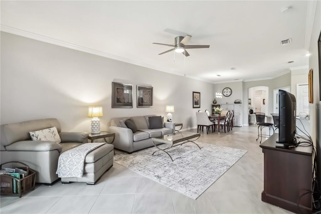 出租: $6,000 (2 贝兹, 2 浴室, 1568 平方英尺)