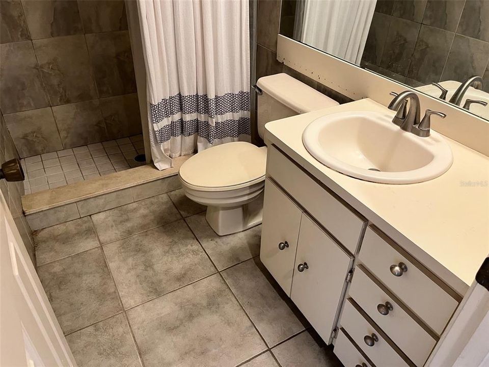 Active With Contract: $225,000 (3 beds, 2 baths, 1473 Square Feet)