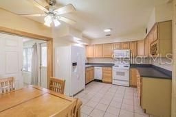 На продажу: $379,900 (2 спален, 2 ванн, 1167 Квадратных фут)