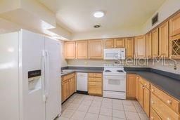 На продажу: $379,900 (2 спален, 2 ванн, 1167 Квадратных фут)