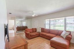 На продажу: $379,900 (2 спален, 2 ванн, 1167 Квадратных фут)