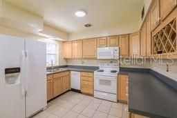 На продажу: $379,900 (2 спален, 2 ванн, 1167 Квадратных фут)