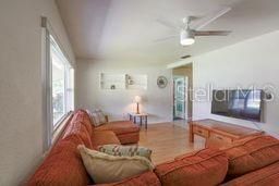 На продажу: $379,900 (2 спален, 2 ванн, 1167 Квадратных фут)