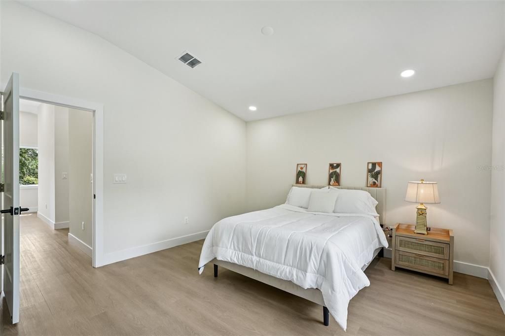 Active With Contract: $430,000 (3 beds, 2 baths, 1556 Square Feet)
