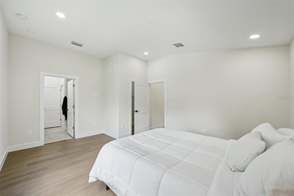Active With Contract: $430,000 (3 beds, 2 baths, 1556 Square Feet)