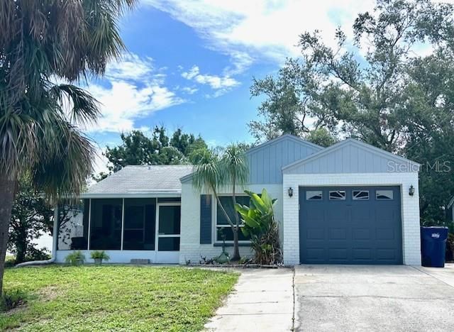 Activo con contrato: $2,495 (3 camas, 2 baños, 1215 Pies cuadrados)