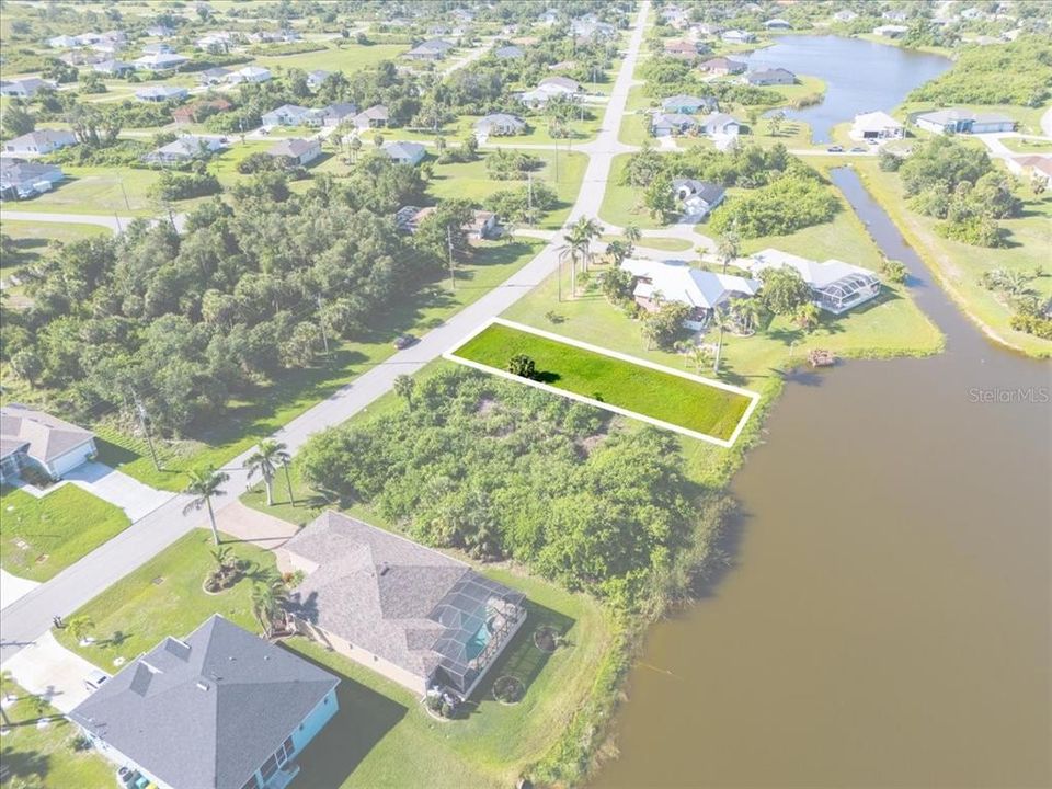 На продажу: $39,900 (0.17 acres)