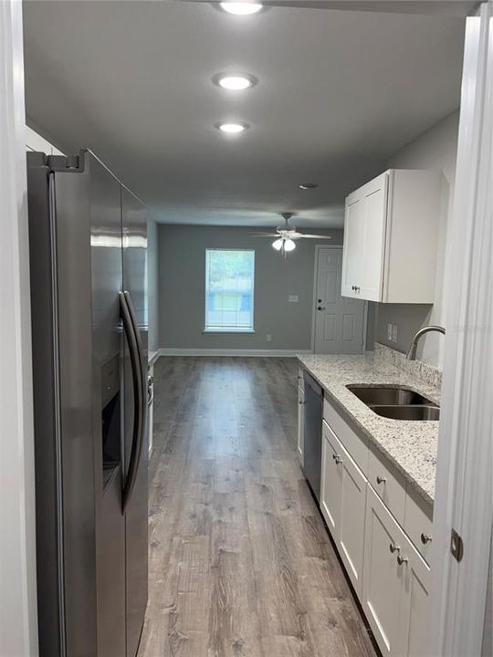 待售: $375,000 (4 贝兹, 4 浴室, 1790 平方英尺)