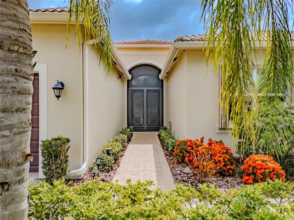 For Sale: $600,000 (3 beds, 3 baths, 2623 Square Feet)