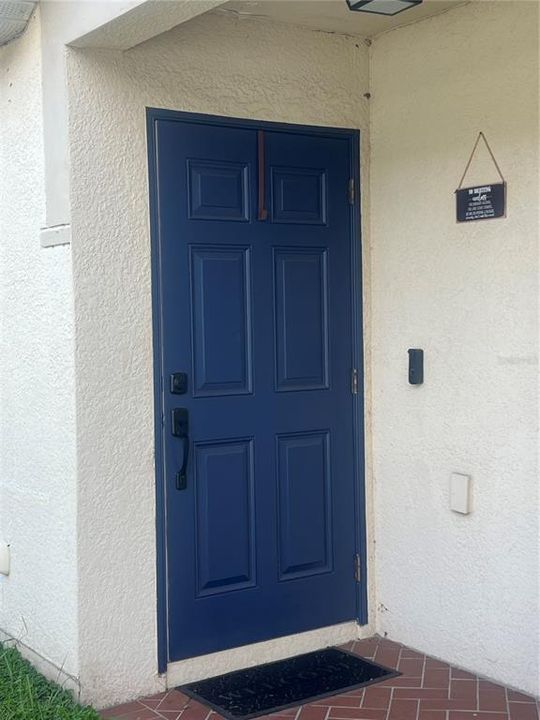 Под контрактом: $295,000 (3 спален, 2 ванн, 1303 Квадратных фут)