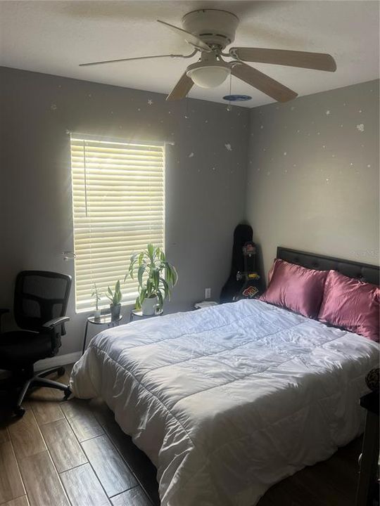 Под контрактом: $295,000 (3 спален, 2 ванн, 1303 Квадратных фут)