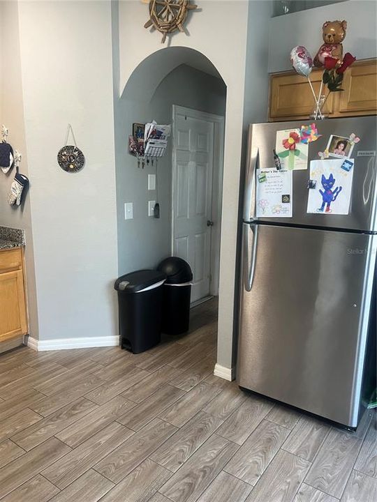 Под контрактом: $295,000 (3 спален, 2 ванн, 1303 Квадратных фут)