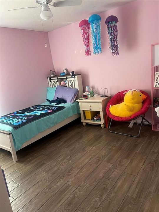 Под контрактом: $295,000 (3 спален, 2 ванн, 1303 Квадратных фут)