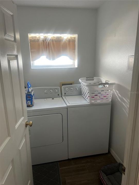 Под контрактом: $295,000 (3 спален, 2 ванн, 1303 Квадратных фут)